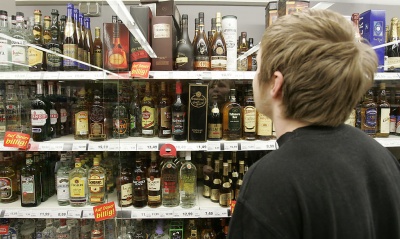 В Озёрах несовершеннолетним продают алкоголь В Озёрах несовершеннолетним продают алкоголь