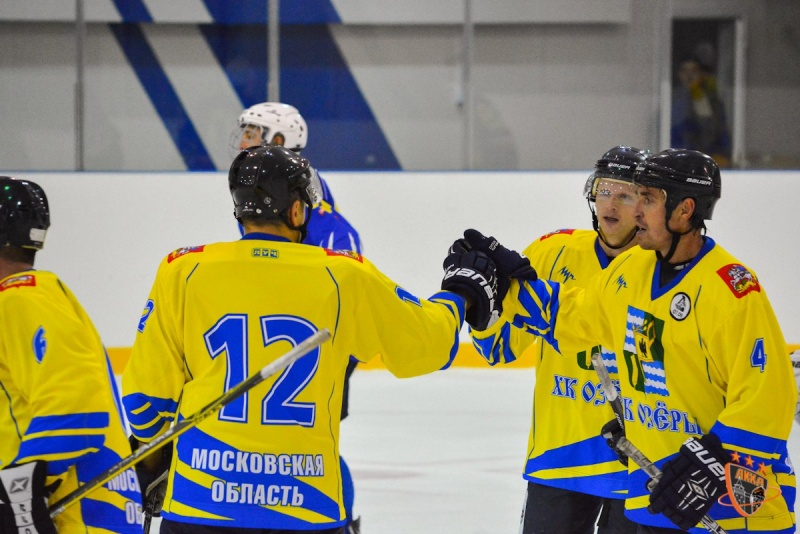 Озёрские хоккеисты победили в Кубке открытия ЛКХЛ