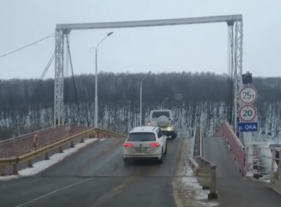 Днем 13 января понтонный мост в Озерах открыли для движения легковых автомобилей