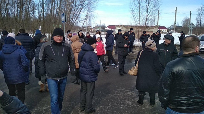 Жители Коломны перекрыли дорогу на полигон ТБО «Воловичи». Фото